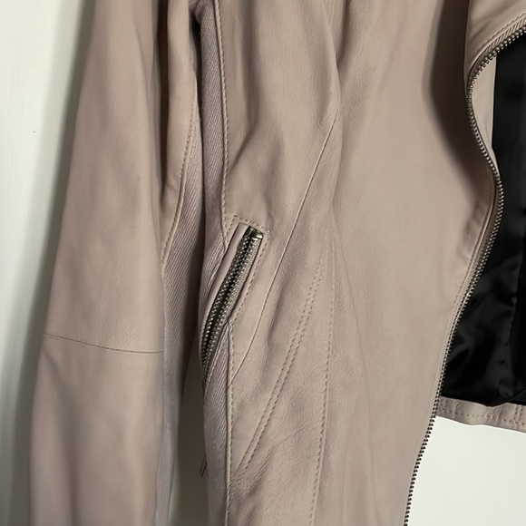 Leather jacket - Picture 2 of 10